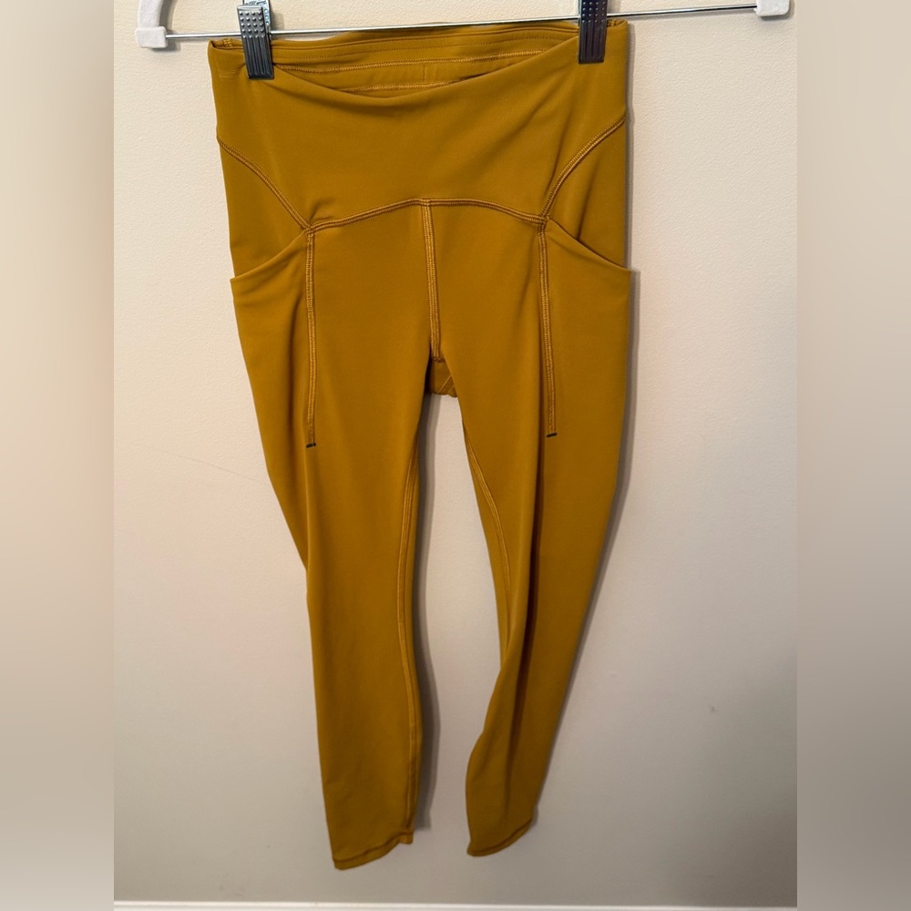💗 Lululemon Power Thru HR W/ Pockets 25” Inseam In Size 2